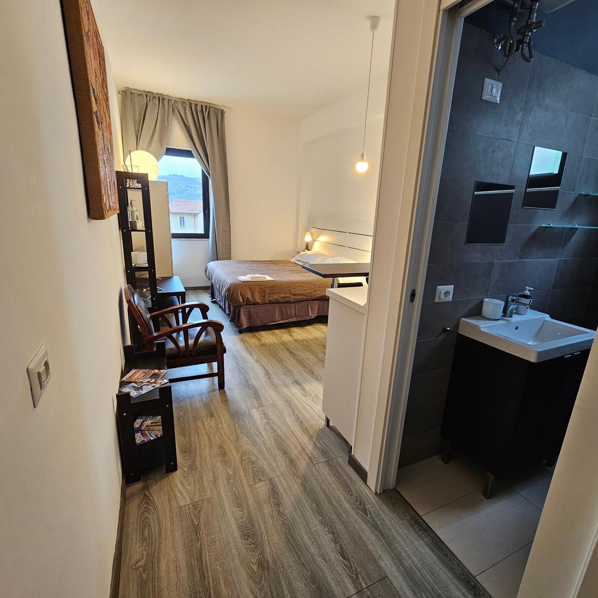 Room & Parking In Centro Citta Con Parcheggio Privato E Wifi Potenza Exterior foto