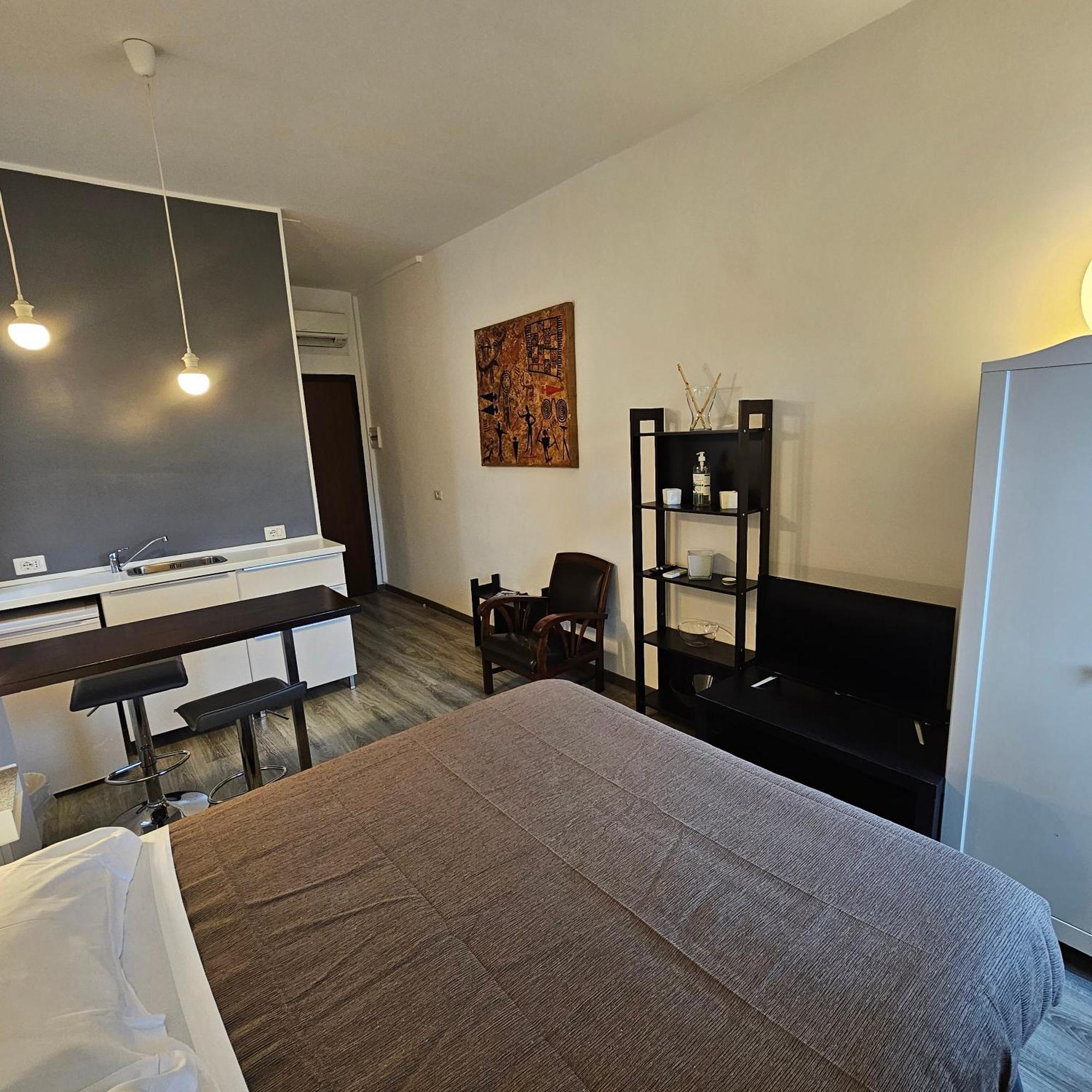 Room & Parking In Centro Citta Con Parcheggio Privato E Wifi Potenza Exterior foto