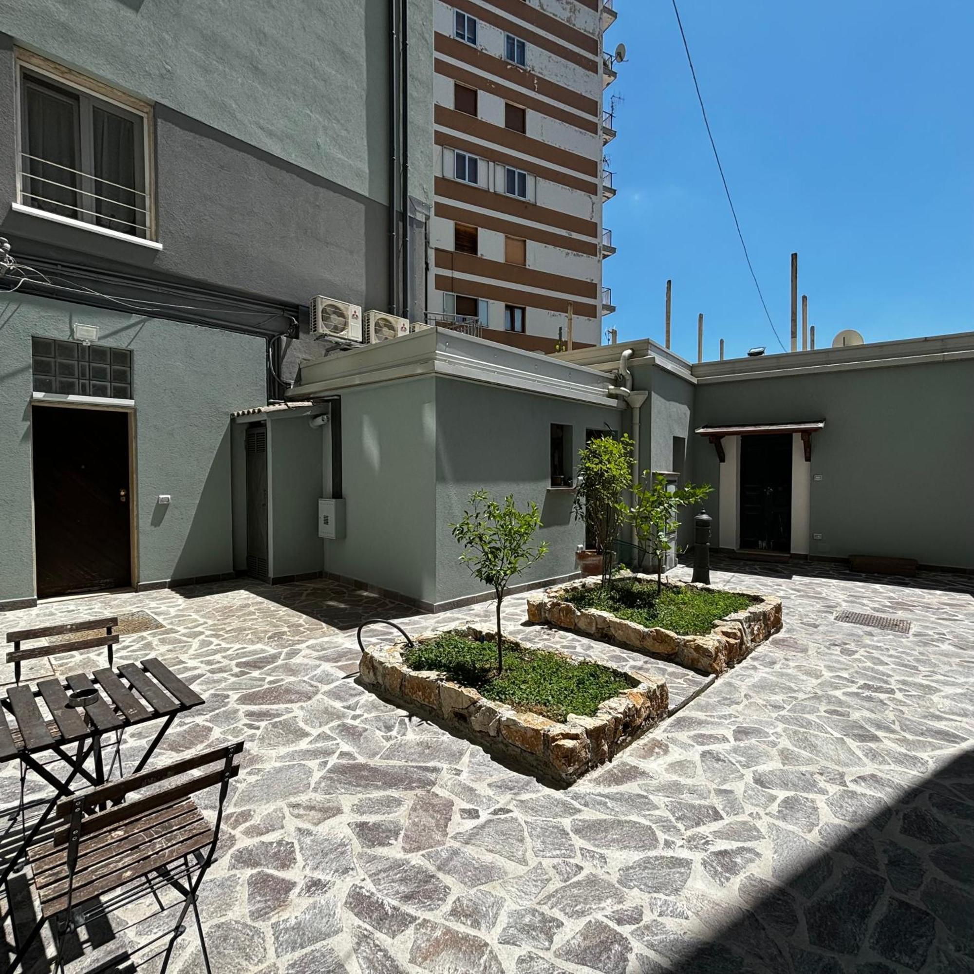 Room & Parking In Centro Citta Con Parcheggio Privato E Wifi Potenza Exterior foto