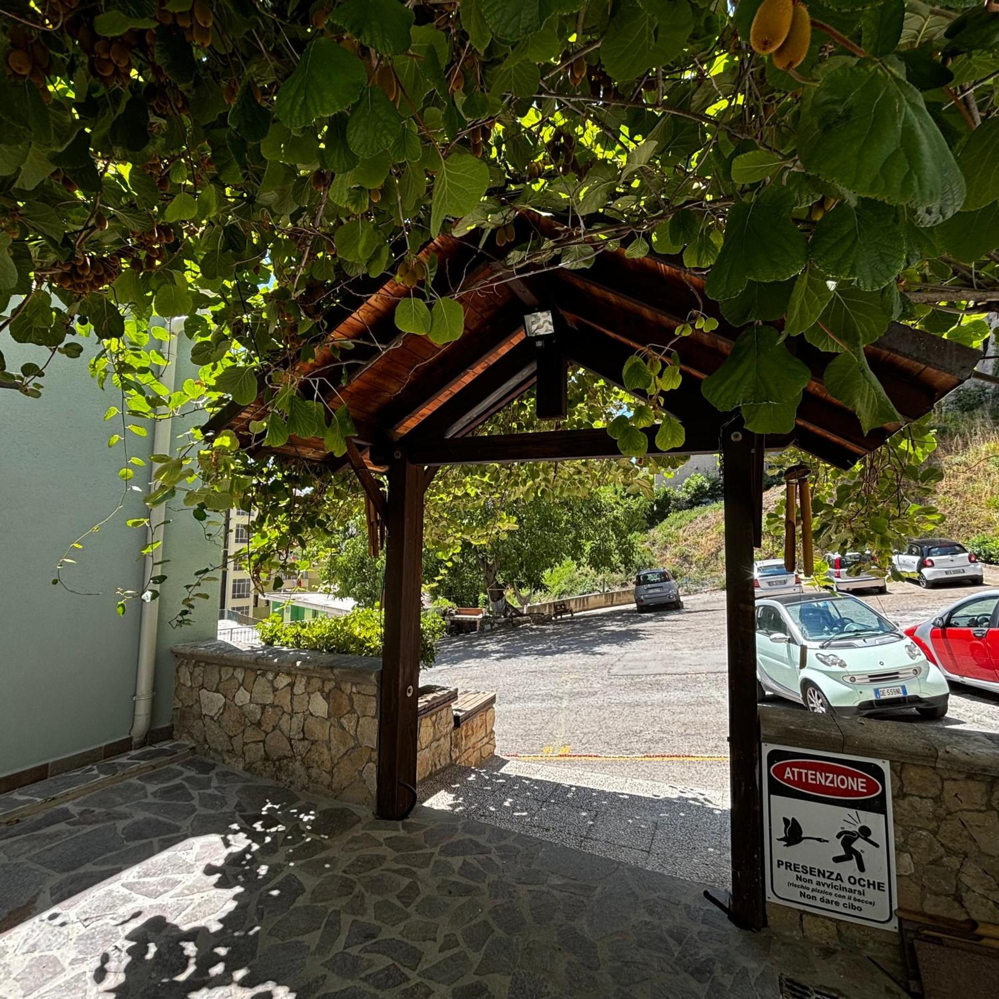 Room & Parking In Centro Citta Con Parcheggio Privato E Wifi Potenza Exterior foto